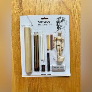 NWT Flying Tiger Sketching Set